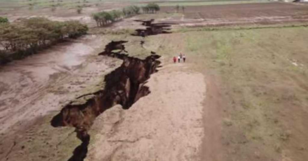 Shembull i çarjes së tokës si pasojë e thatësirave në rajonin e Afarit në Etiopi, Afrikë.