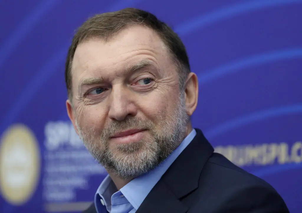 Mr. McGonigal akuzohet edhe se ishte në listëpagesën e Oleg Deripaska, oligarku rus dhe aleat i Presidentit Vladimir V. Putin